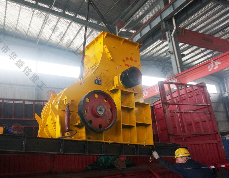 時產100噸大型雙級粉碎機發(fā)往湖北