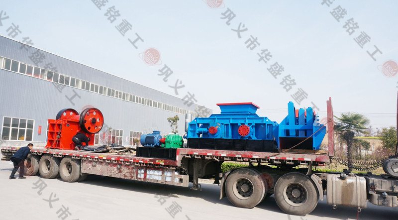 時產200噸全液壓對輥破碎機發(fā)往黑龍江